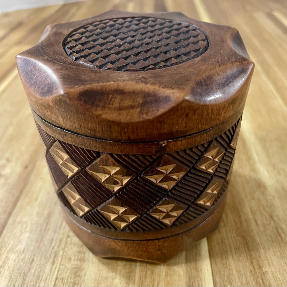 Vintage Handcrafted Lidded Round Wooden Trinket Box Republic of Angola Africa